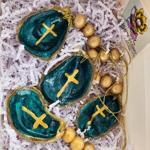 Emerald Green Gold Oyster Ornaments